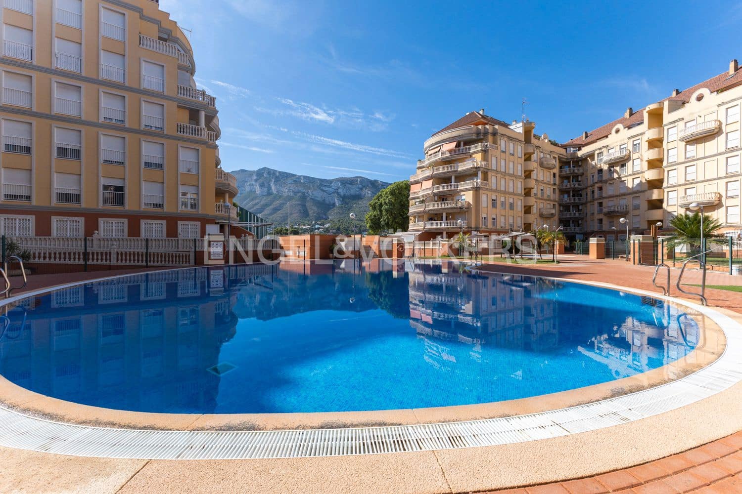 2 bedroom Flat for sale in Denia with pool - € 280,000 (Ref: 9207444)