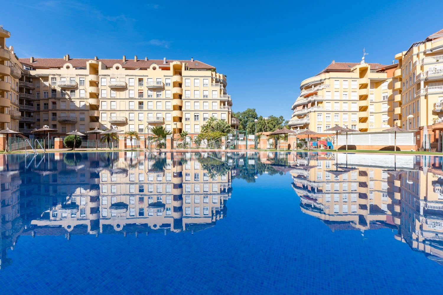 2 bedroom Flat for sale in Denia with pool - € 280,000 (Ref: 9207444)