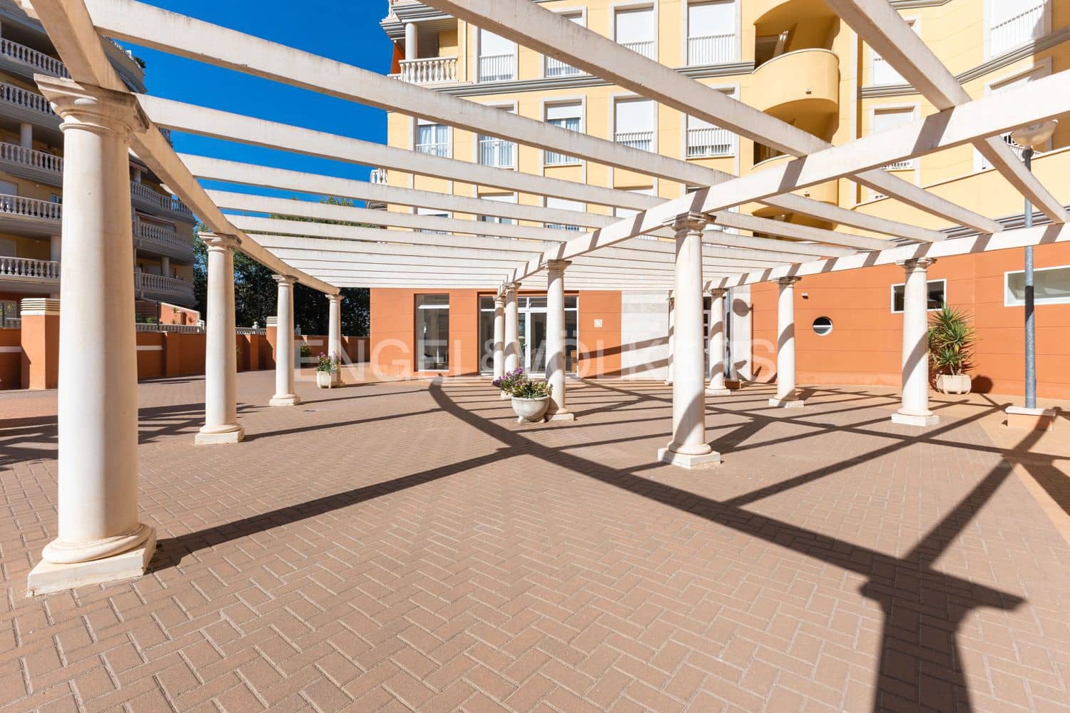 2 bedroom Flat for sale in Denia with pool - € 280,000 (Ref: 9207444)