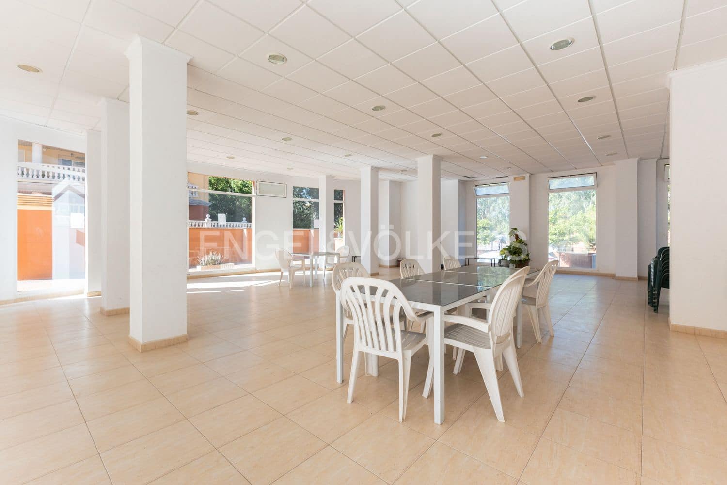 2 bedroom Flat for sale in Denia with pool - € 280,000 (Ref: 9207444)