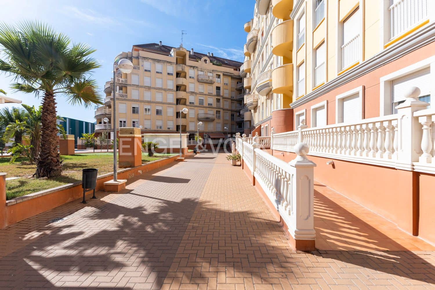 2 bedroom Flat for sale in Denia with pool - € 280,000 (Ref: 9207444)