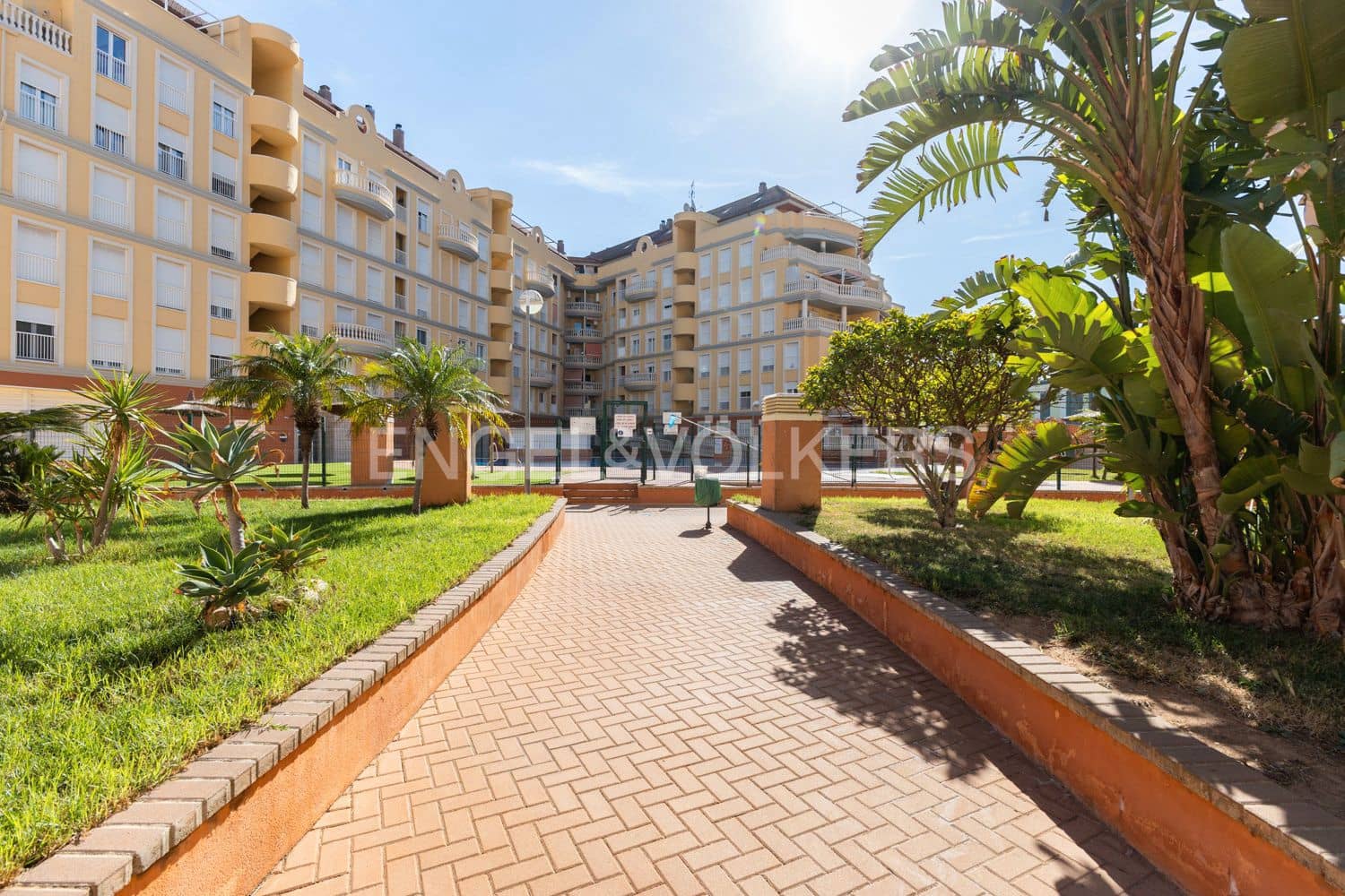 2 bedroom Flat for sale in Denia with pool - € 280,000 (Ref: 9207444)