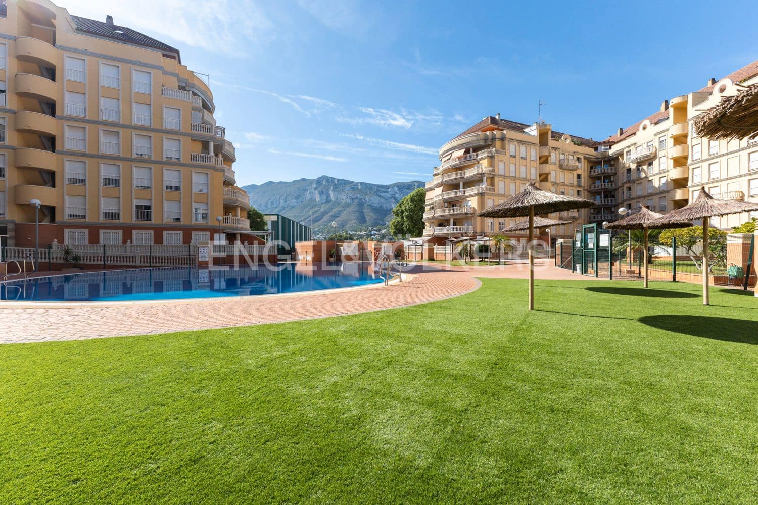 2 bedroom Flat for sale in Denia with pool - € 280,000 (Ref: 9207444)