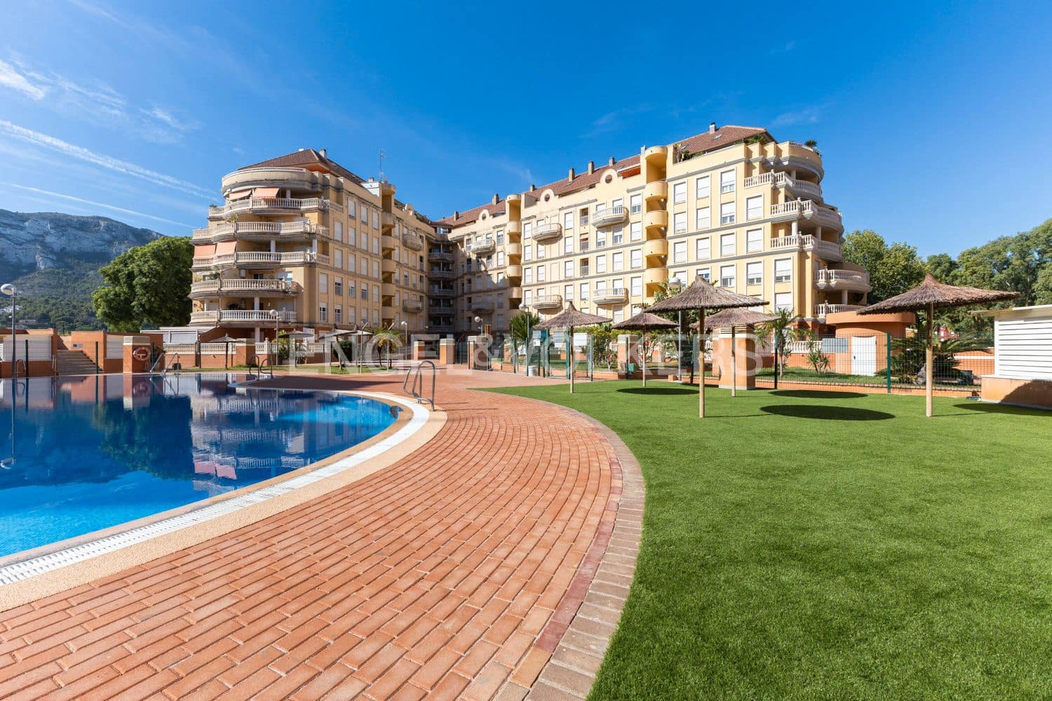 2 bedroom Flat for sale in Denia with pool - € 280,000 (Ref: 9207444)