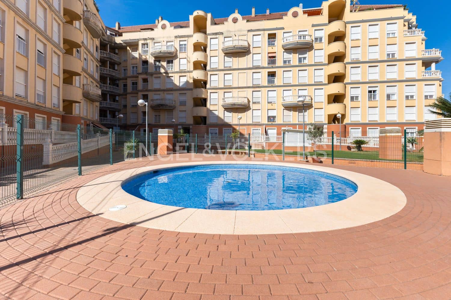 2 bedroom Flat for sale in Denia with pool - € 280,000 (Ref: 9207444)