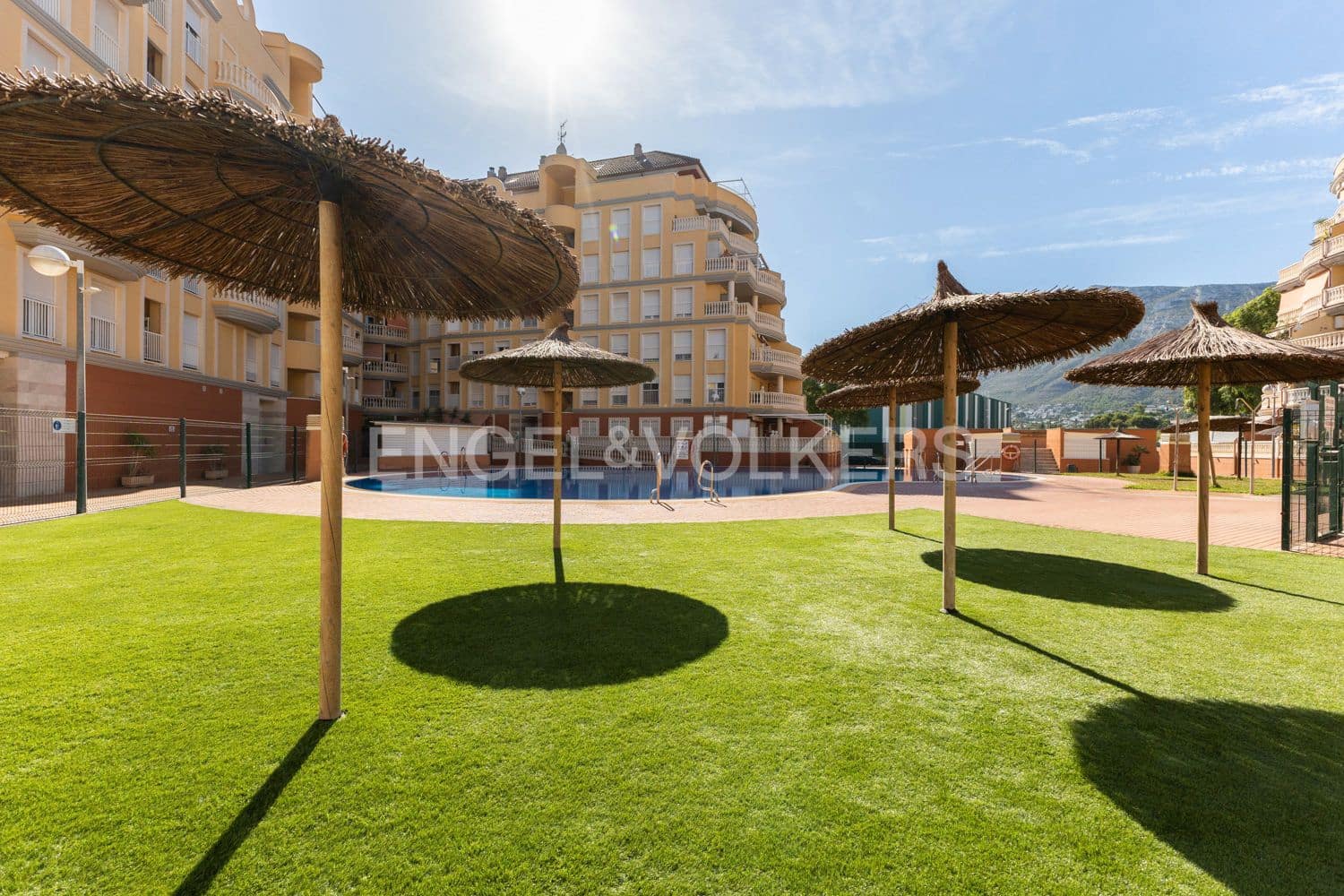 2 bedroom Flat for sale in Denia with pool - € 280,000 (Ref: 9207444)