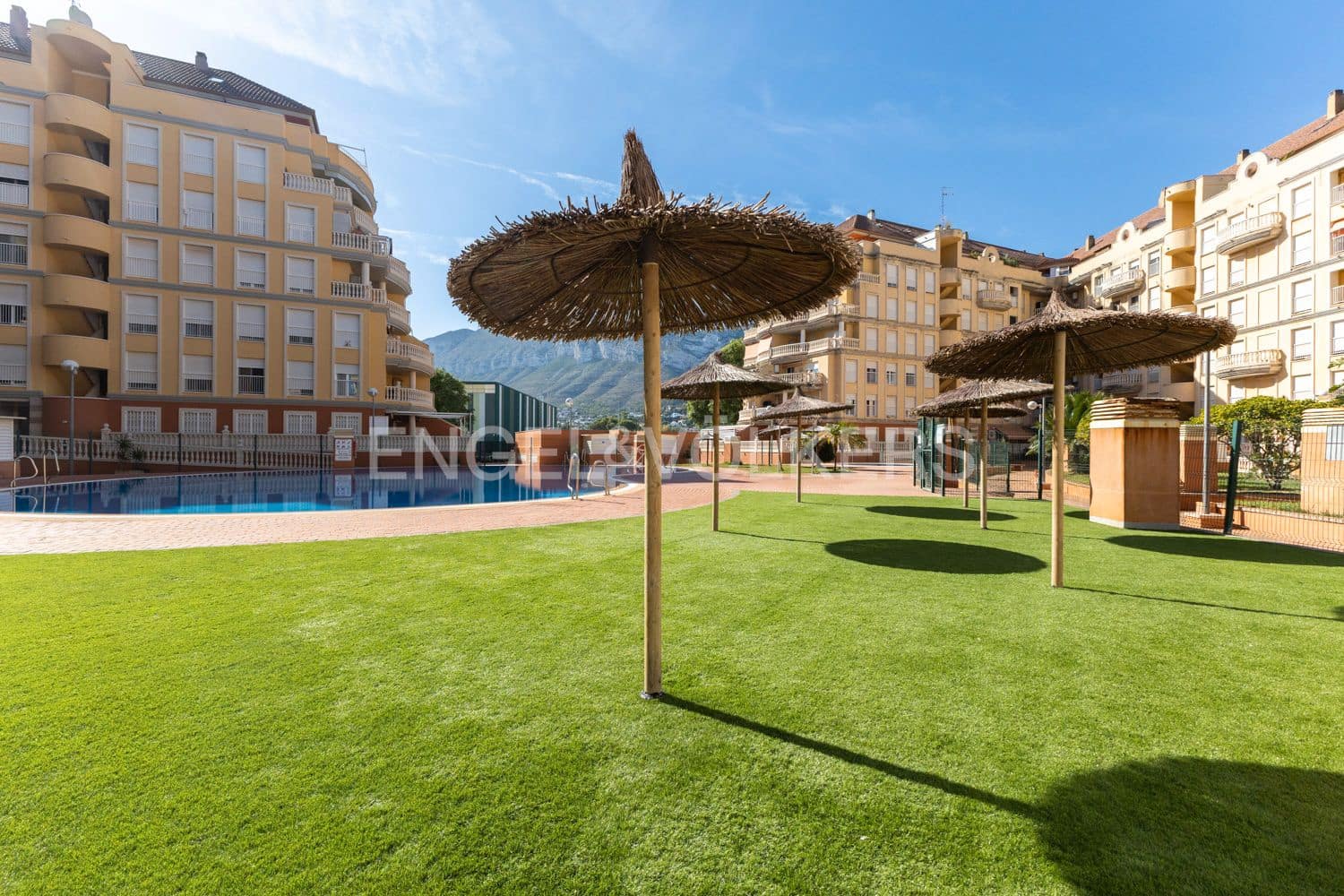 2 bedroom Flat for sale in Denia with pool - € 280,000 (Ref: 9207444)