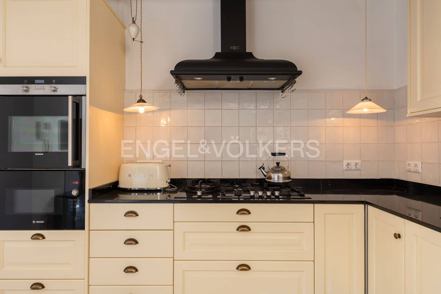 14 bedroom Townhouse for sale in Manuel with pool - € 645,000 (Ref: 9231252)