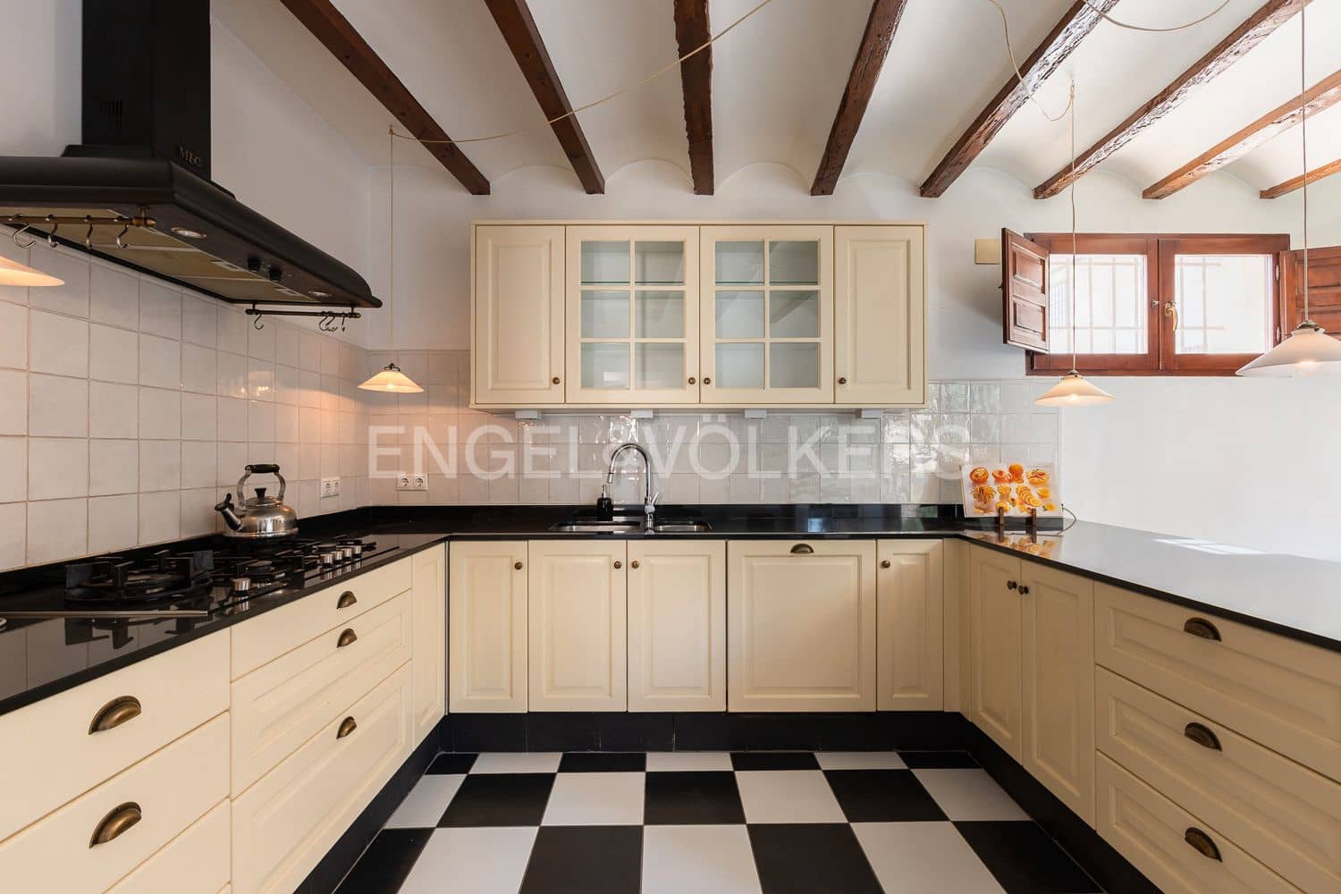 14 bedroom Townhouse for sale in Manuel with pool - € 645,000 (Ref: 9231252)