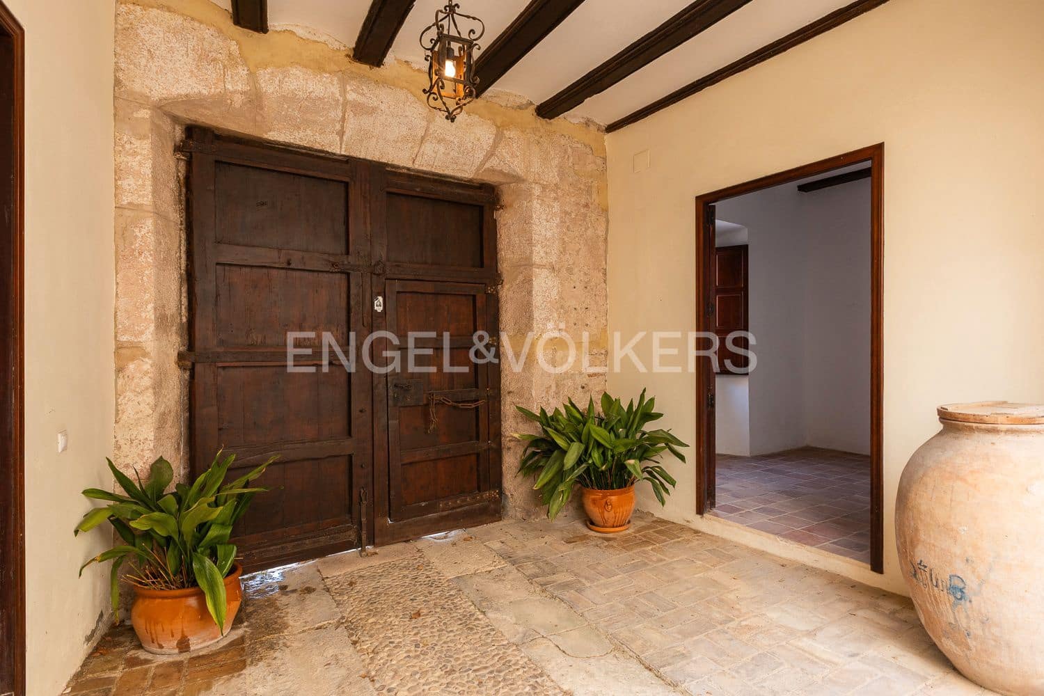 14 bedroom Townhouse for sale in Manuel with pool - € 645,000 (Ref: 9231252)