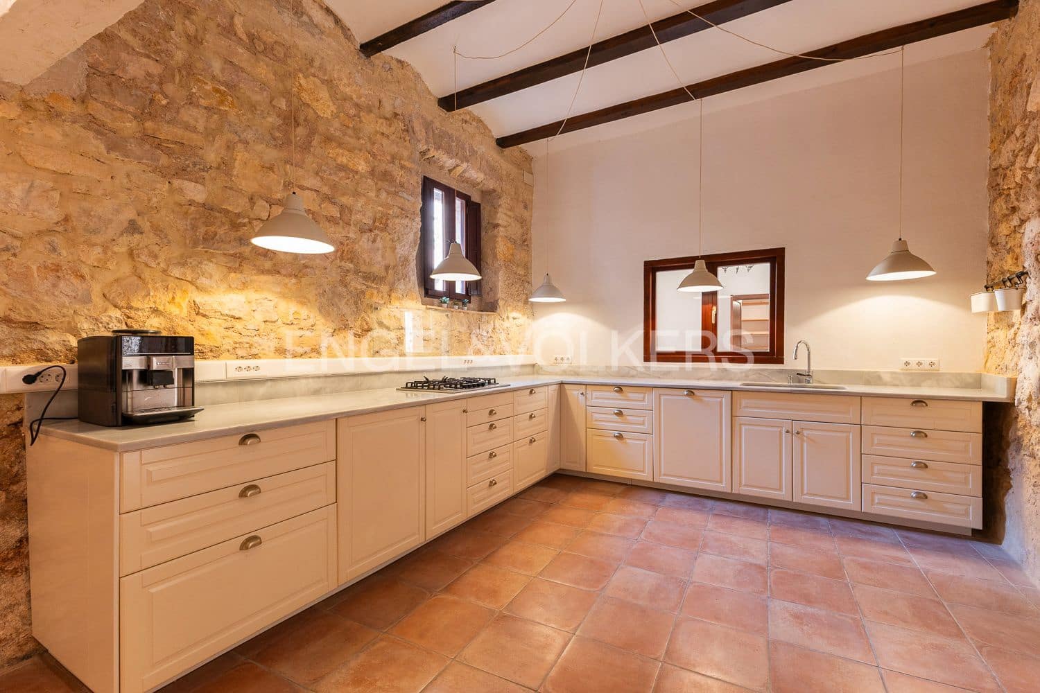 14 bedroom Townhouse for sale in Manuel with pool - € 645,000 (Ref: 9231252)