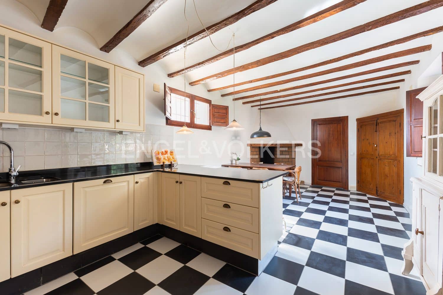 14 bedroom Townhouse for sale in Manuel with pool - € 645,000 (Ref: 9231252)