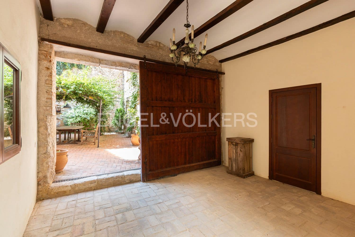 14 bedroom Townhouse for sale in Manuel with pool - € 645,000 (Ref: 9231252)