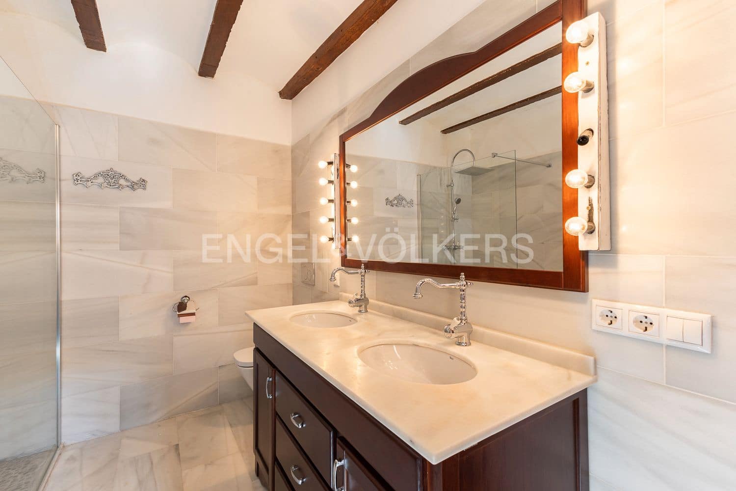 14 bedroom Townhouse for sale in Manuel with pool - € 645,000 (Ref: 9231252)