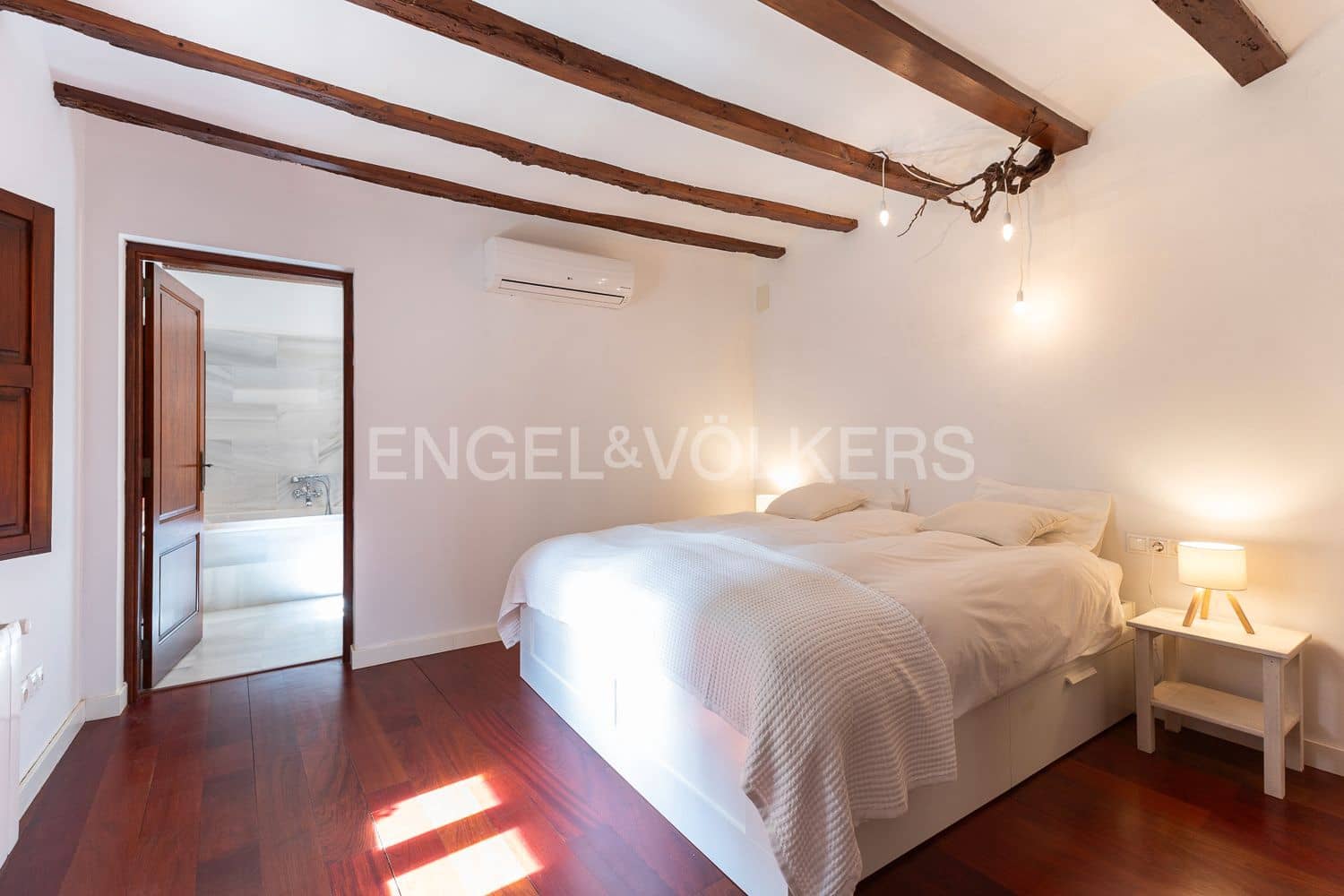 14 bedroom Townhouse for sale in Manuel with pool - € 645,000 (Ref: 9231252)