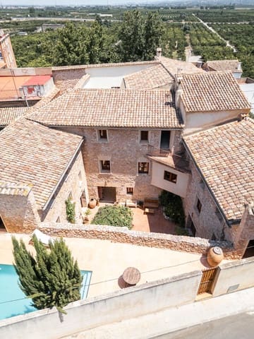 14 bedroom Townhouse for sale in Manuel with pool - € 645,000 (Ref: 9231252)