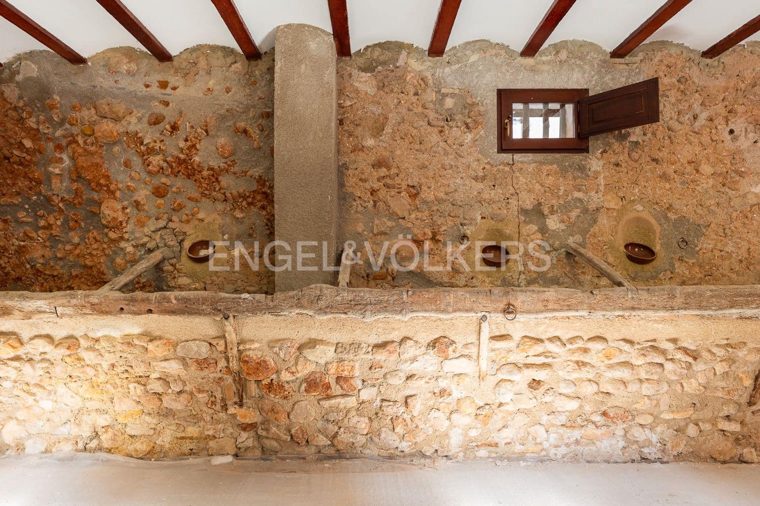 14 bedroom Townhouse for sale in Manuel with pool - € 645,000 (Ref: 9231252)