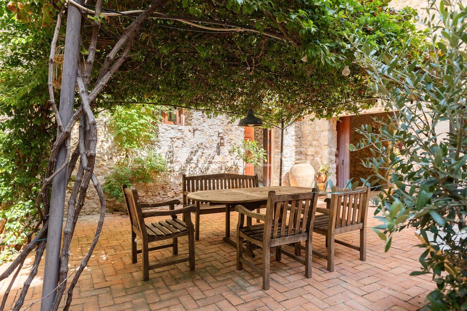 14 bedroom Townhouse for sale in Manuel with pool - € 645,000 (Ref: 9231252)