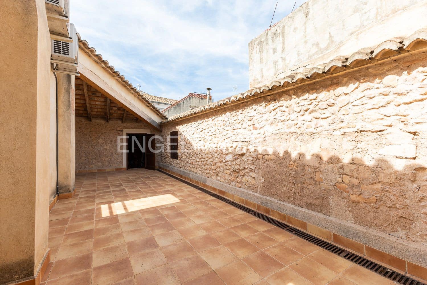 14 bedroom Townhouse for sale in Manuel with pool - € 645,000 (Ref: 9231252)