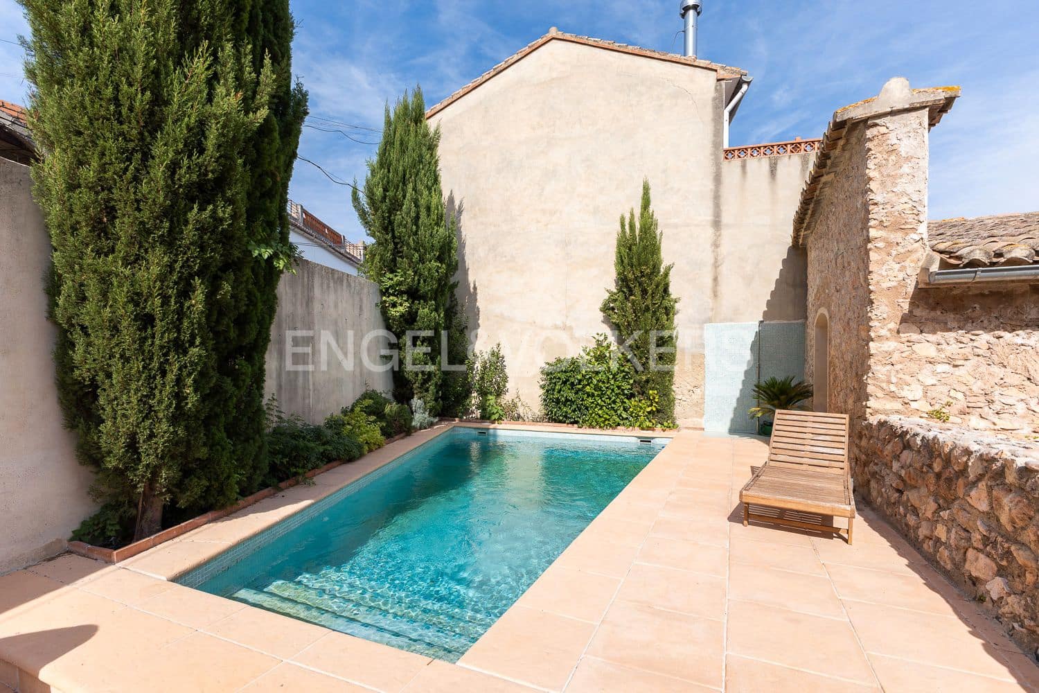 14 bedroom Townhouse for sale in Manuel with pool - € 645,000 (Ref: 9231252)