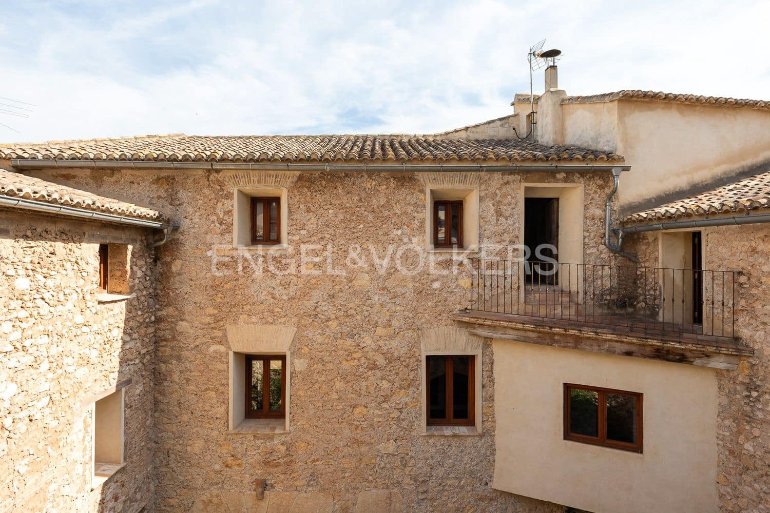14 bedroom Townhouse for sale in Manuel with pool - € 645,000 (Ref: 9231252)