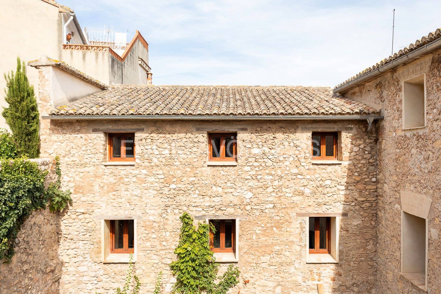 14 bedroom Townhouse for sale in Manuel with pool - € 645,000 (Ref: 9231252)