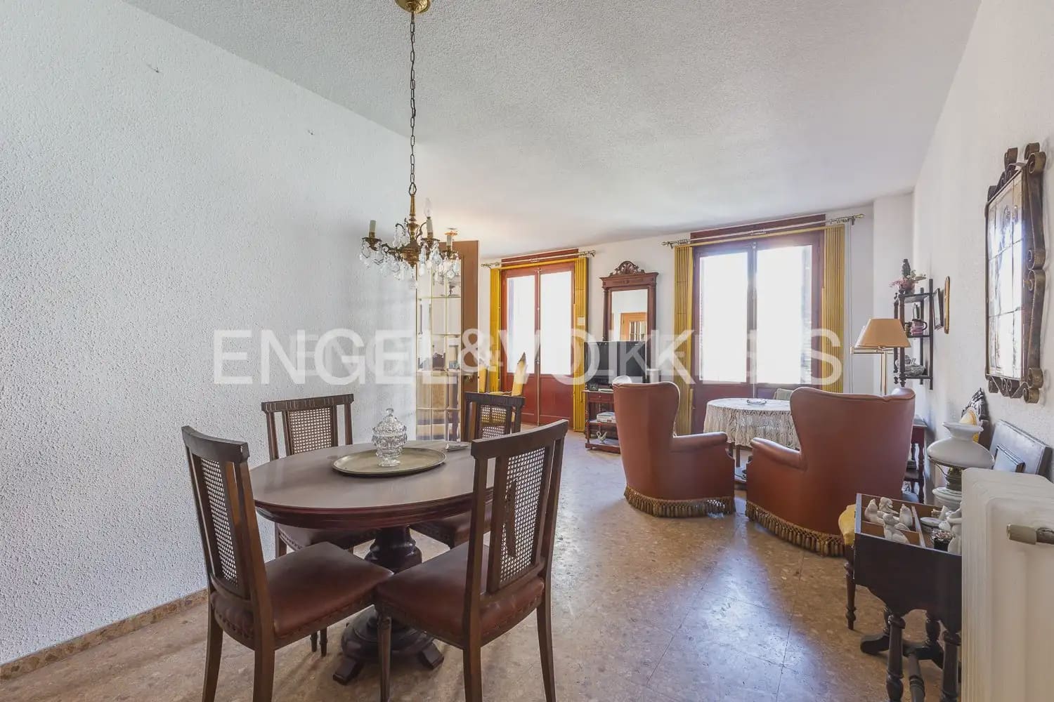 4 Zimmer Wohnung zu verkaufen in Valencia Stadt mit Garage - 975.000 € (Ref: 9235200)