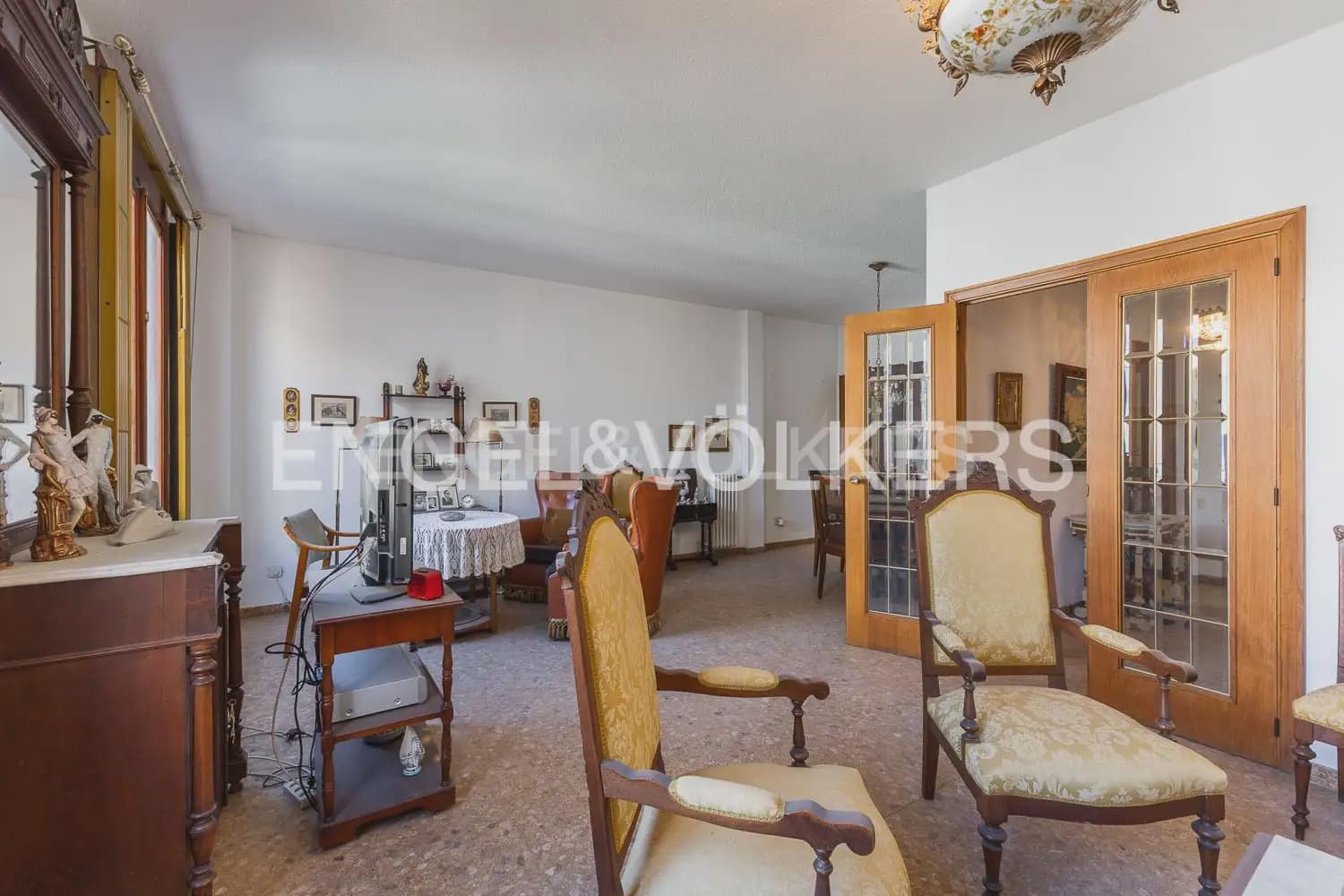 4 Zimmer Wohnung zu verkaufen in Valencia Stadt mit Garage - 975.000 € (Ref: 9235200)