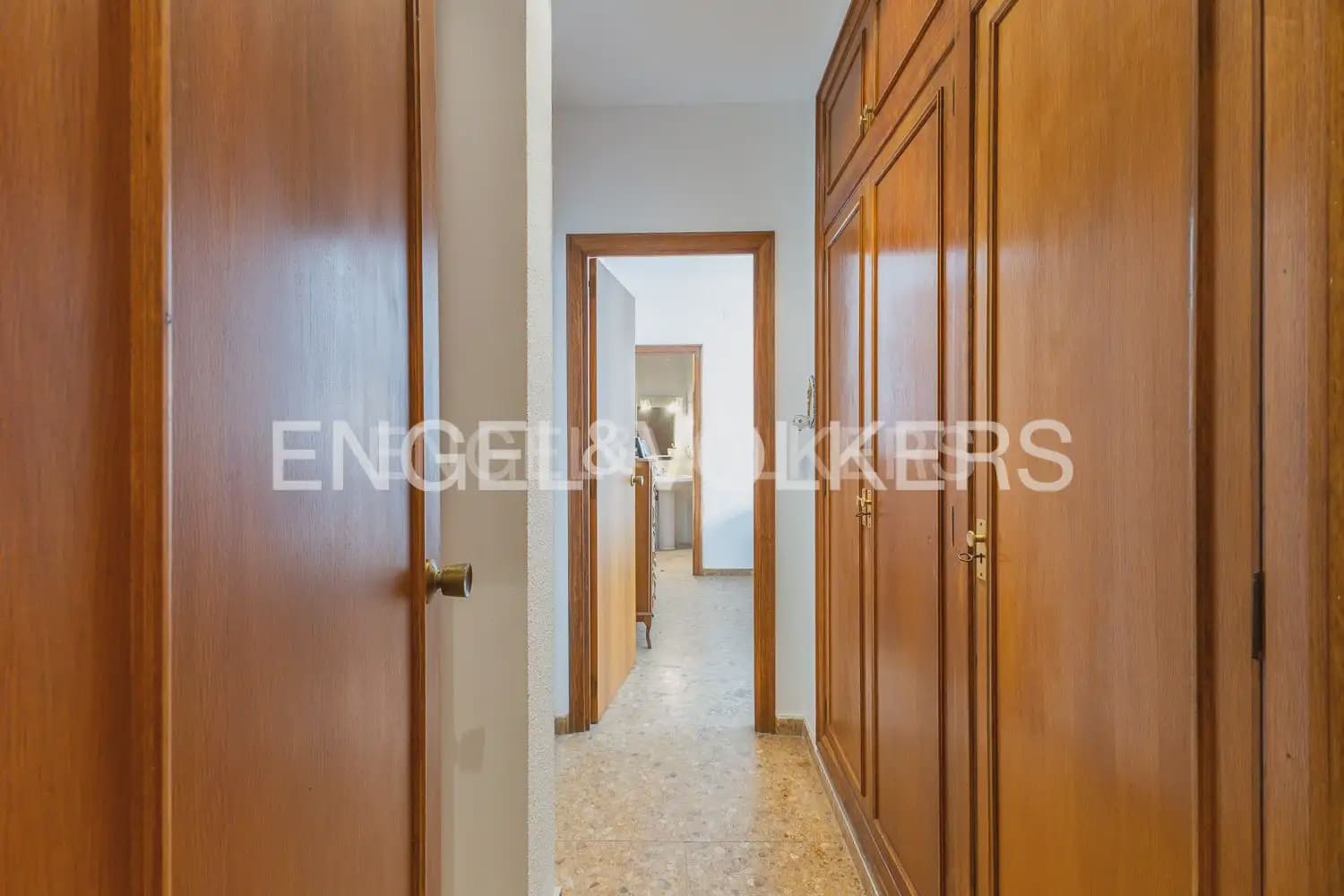 4 Zimmer Wohnung zu verkaufen in Valencia Stadt mit Garage - 975.000 € (Ref: 9235200)