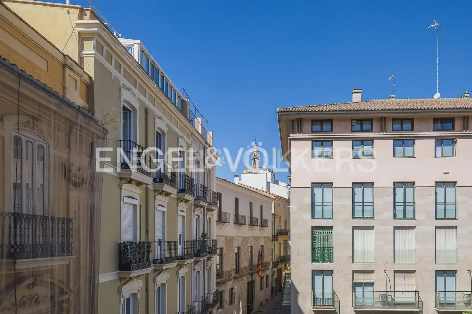 4 Zimmer Wohnung zu verkaufen in Valencia Stadt mit Garage - 975.000 € (Ref: 9235200)