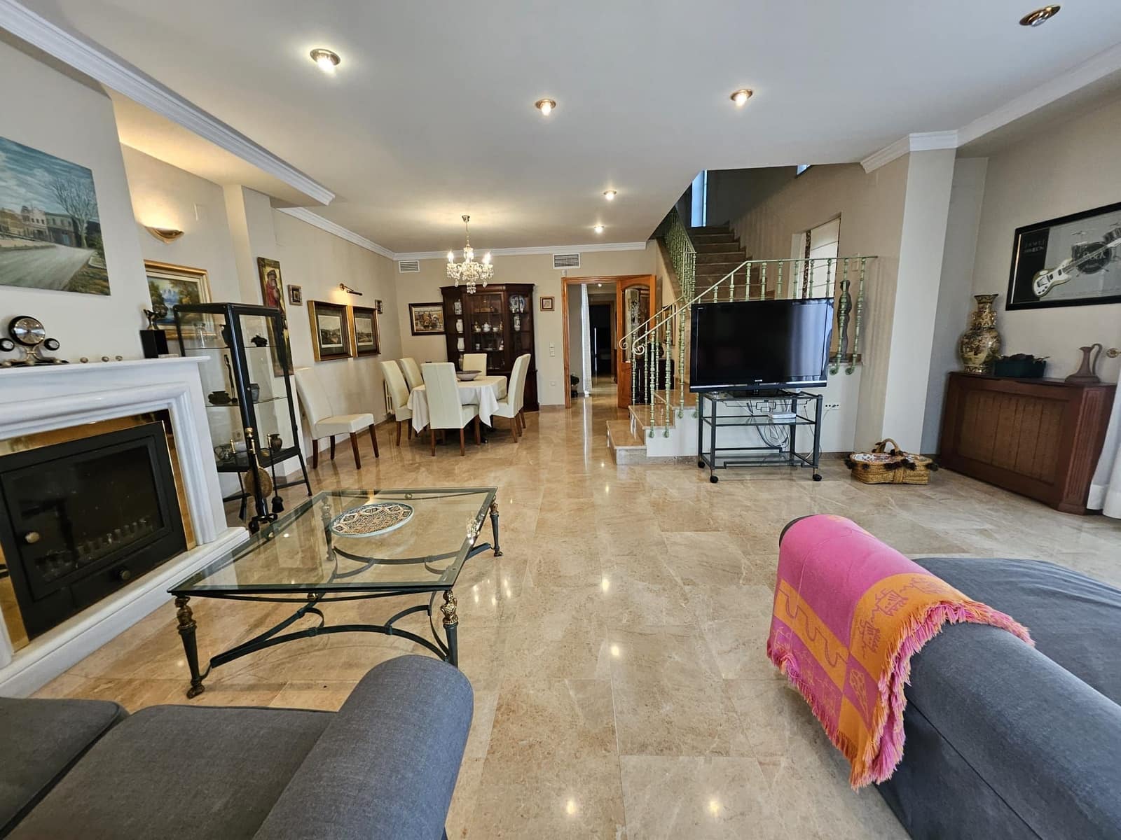 4 bedroom Villa for rent in Corbera with garage - € 1,500 (Ref: 9249431)
