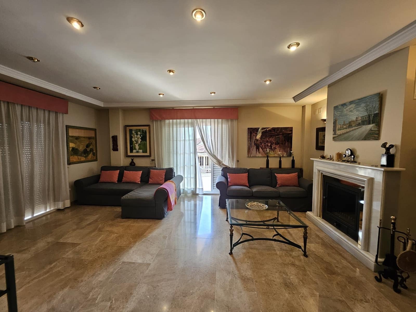 4 bedroom Villa for rent in Corbera with garage - € 1,500 (Ref: 9249431)