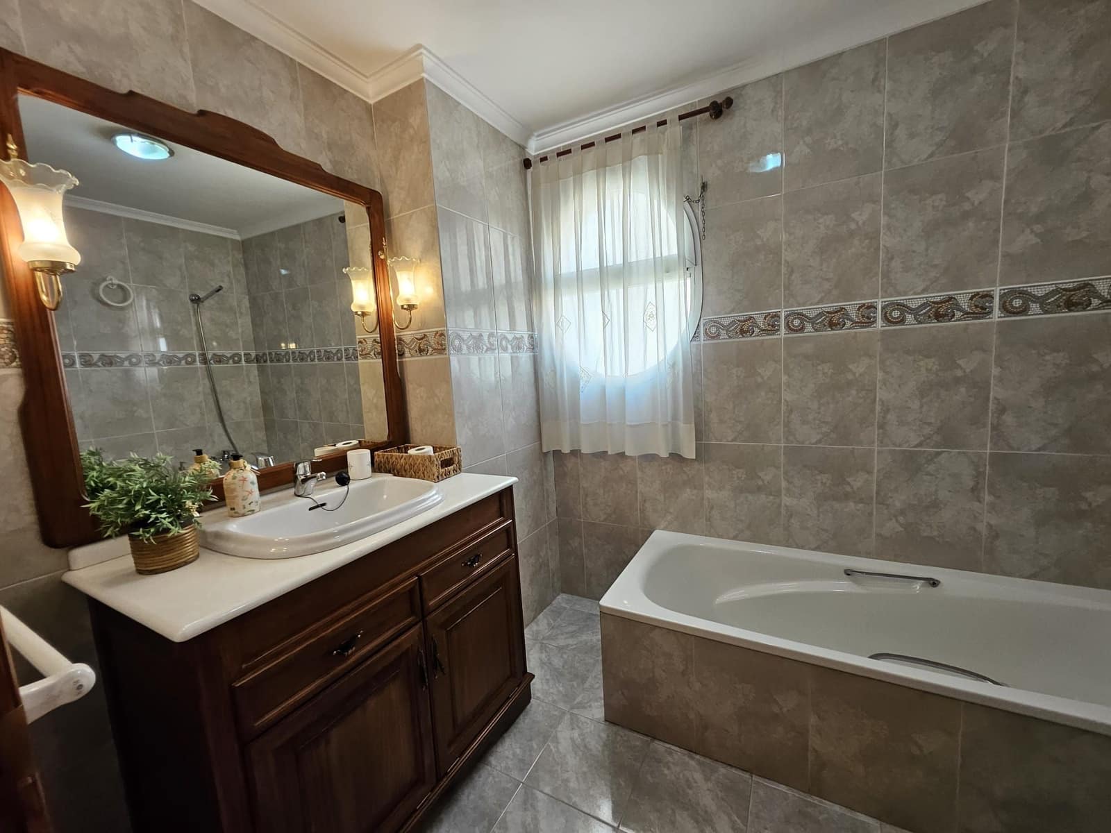 4 bedroom Villa for rent in Corbera with garage - € 1,500 (Ref: 9249431)