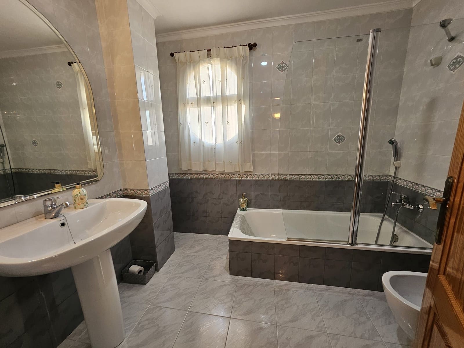4 bedroom Villa for rent in Corbera with garage - € 1,500 (Ref: 9249431)