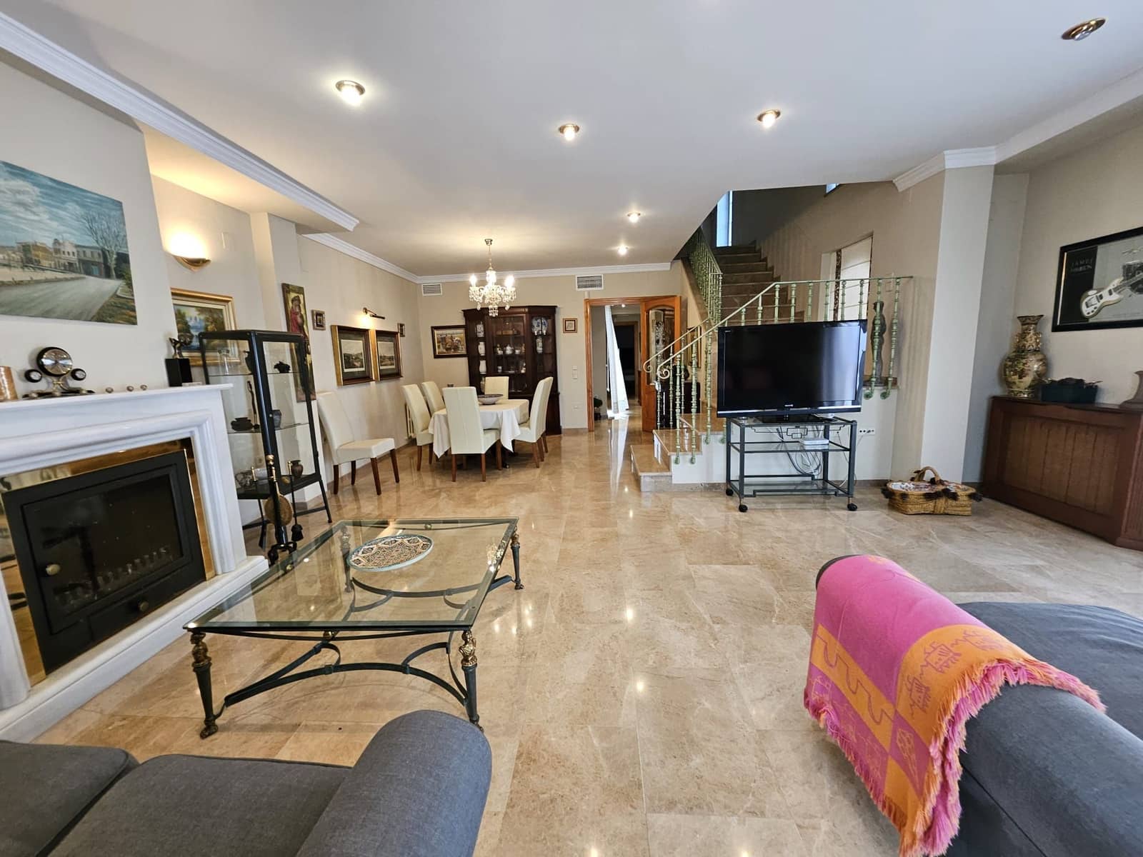 4 bedroom Villa for rent in Corbera with garage - € 1,500 (Ref: 9249431)