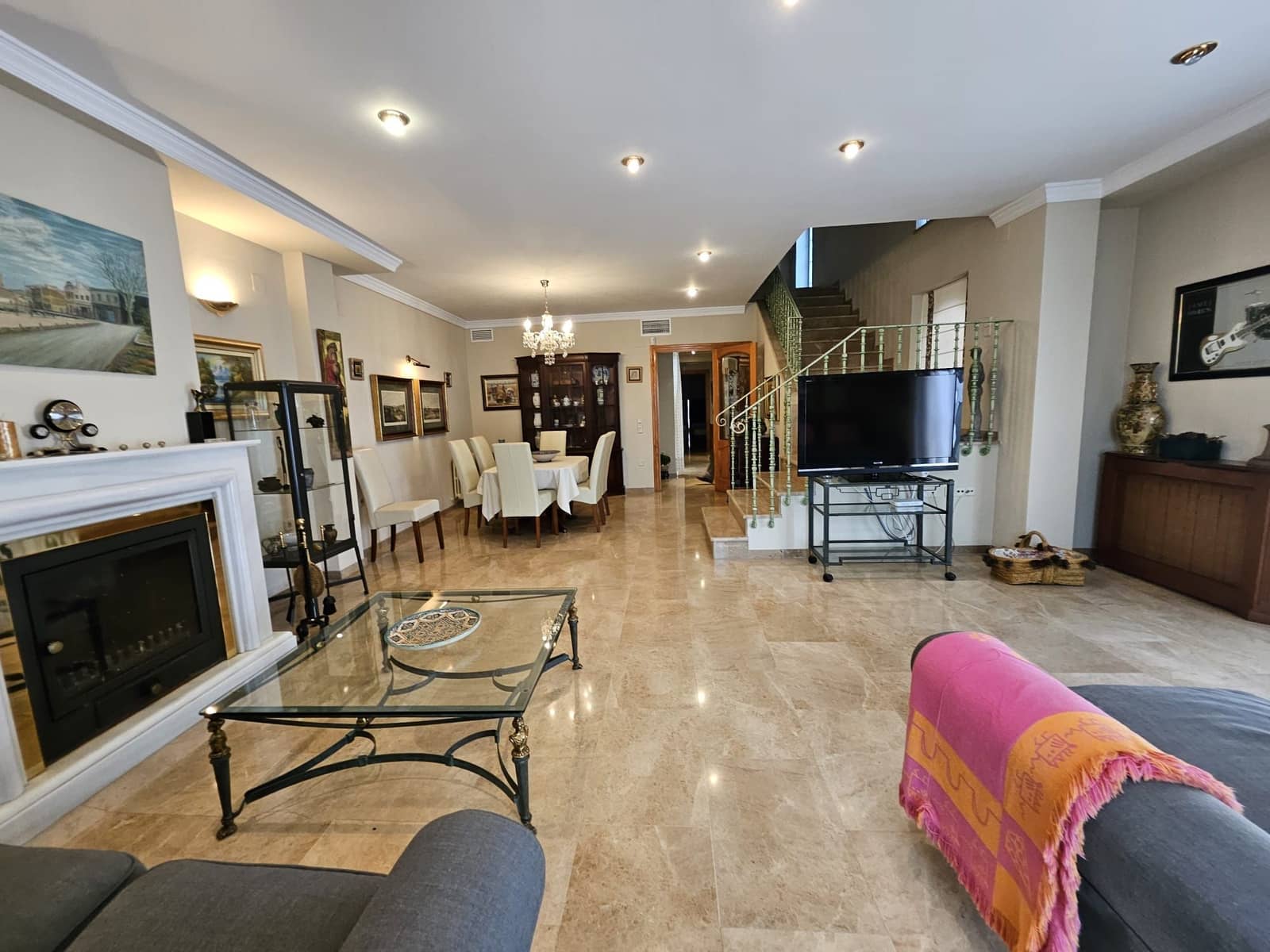 4 bedroom Villa for rent in Corbera with garage - € 1,500 (Ref: 9249431)