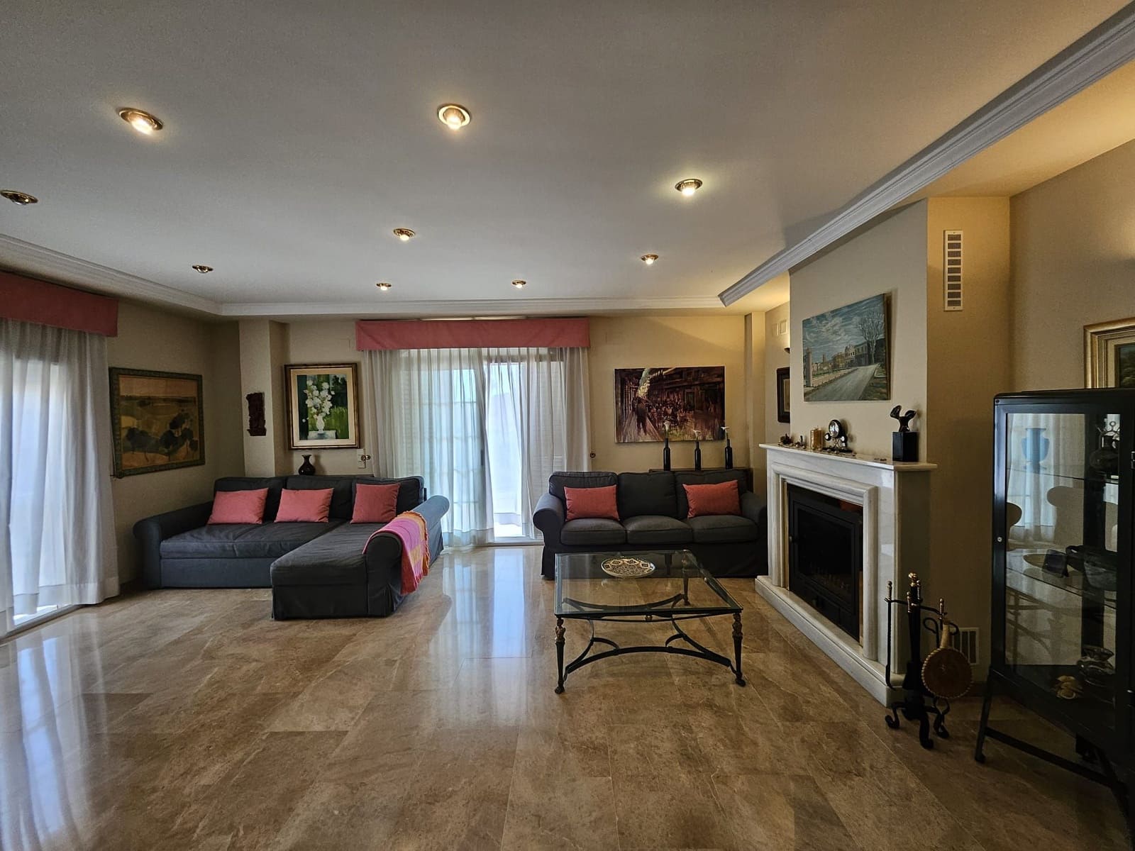4 bedroom Villa for rent in Corbera with garage - € 1,500 (Ref: 9249431)