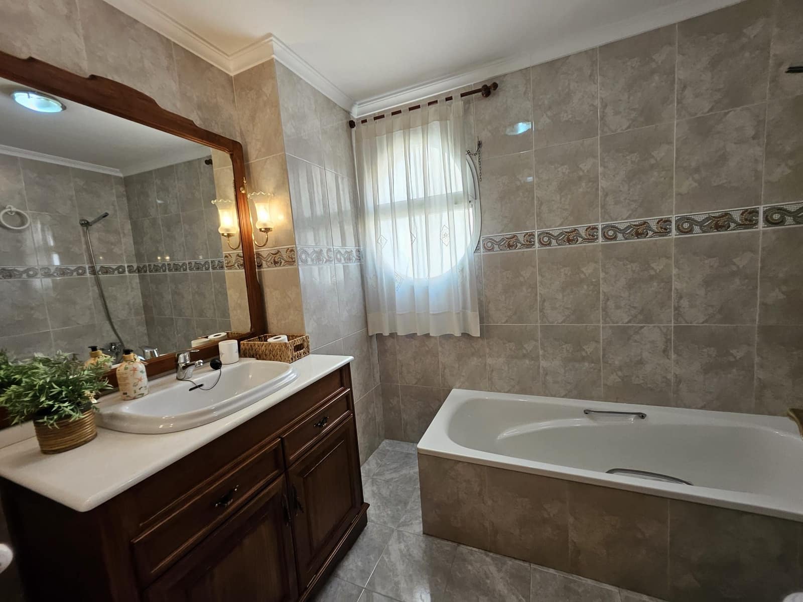 4 bedroom Villa for rent in Corbera with garage - € 1,500 (Ref: 9249431)