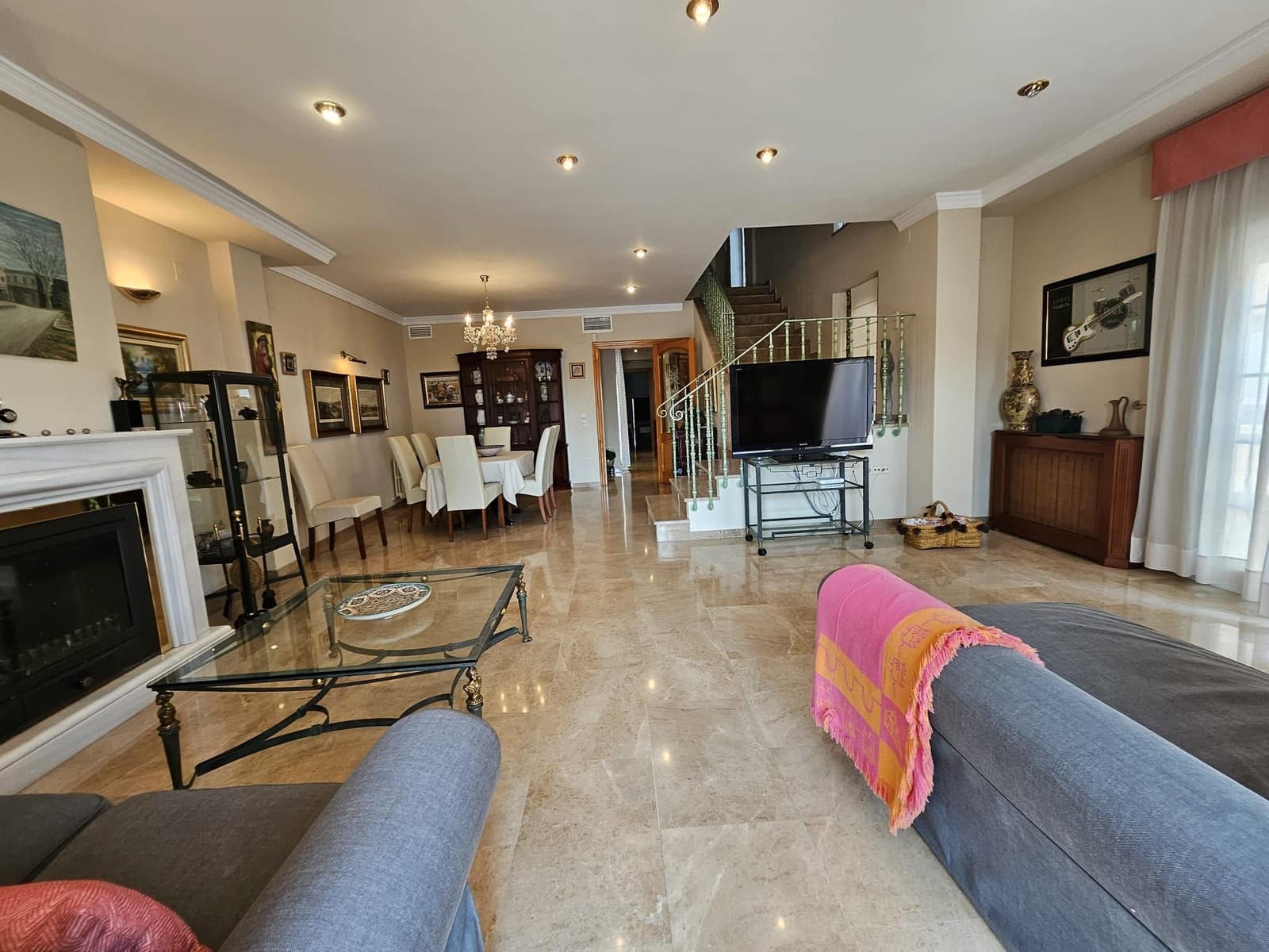 4 bedroom Villa for rent in Corbera with garage - € 1,500 (Ref: 9249431)