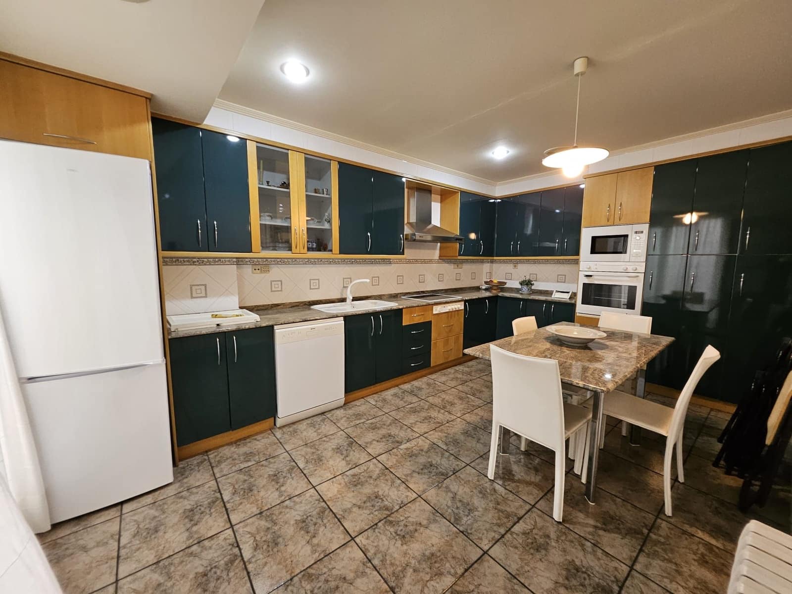 4 bedroom Villa for rent in Corbera with garage - € 1,500 (Ref: 9249431)