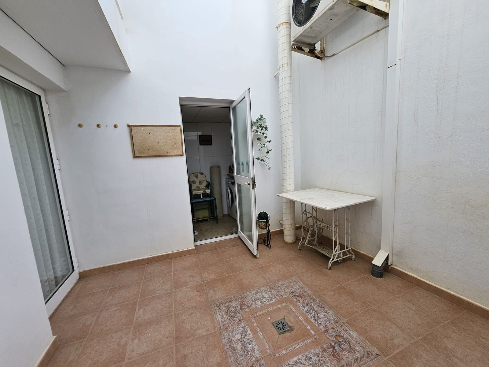 4 bedroom Villa for rent in Corbera with garage - € 1,500 (Ref: 9249431)