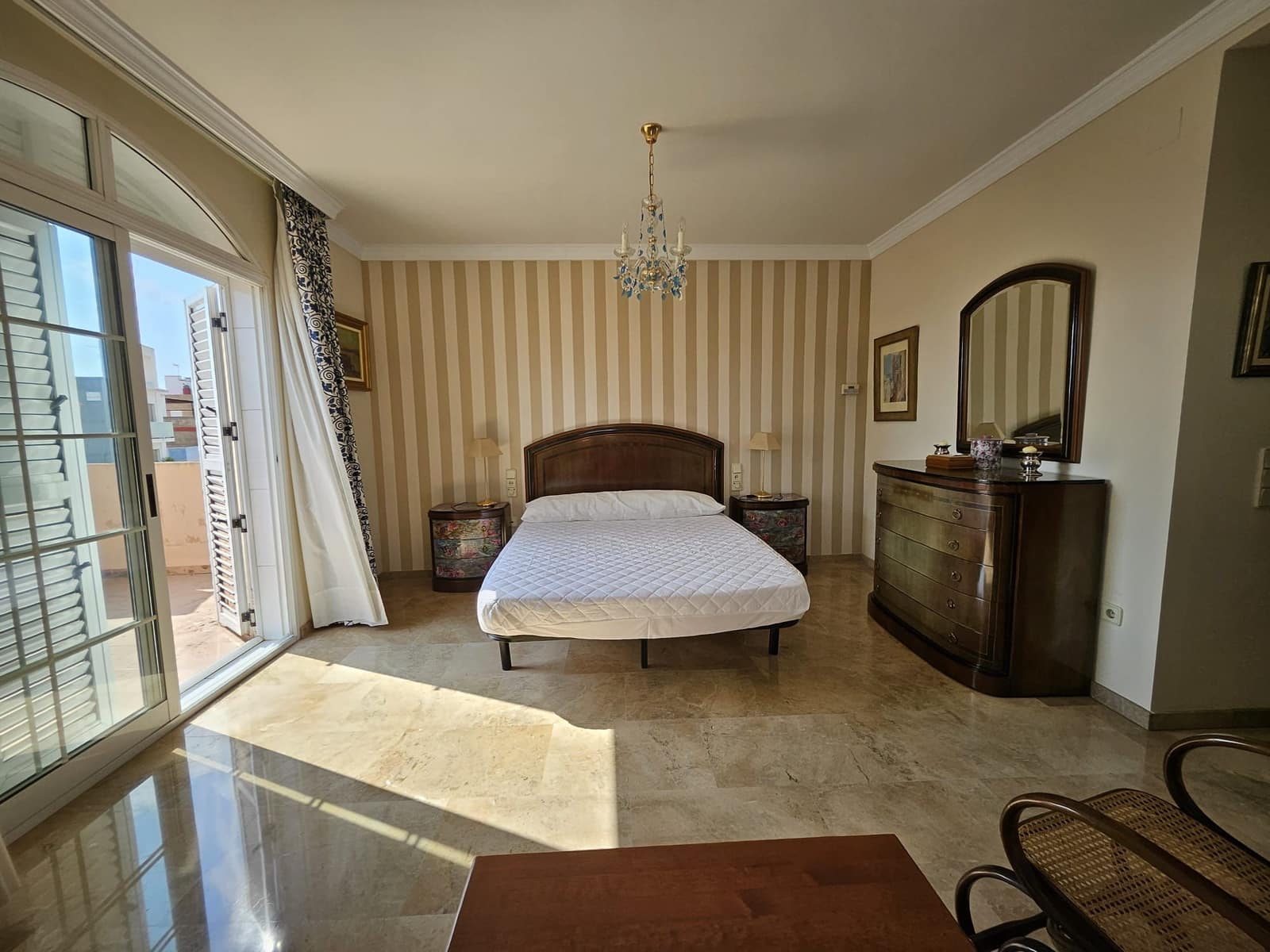 4 bedroom Villa for rent in Corbera with garage - € 1,500 (Ref: 9249431)