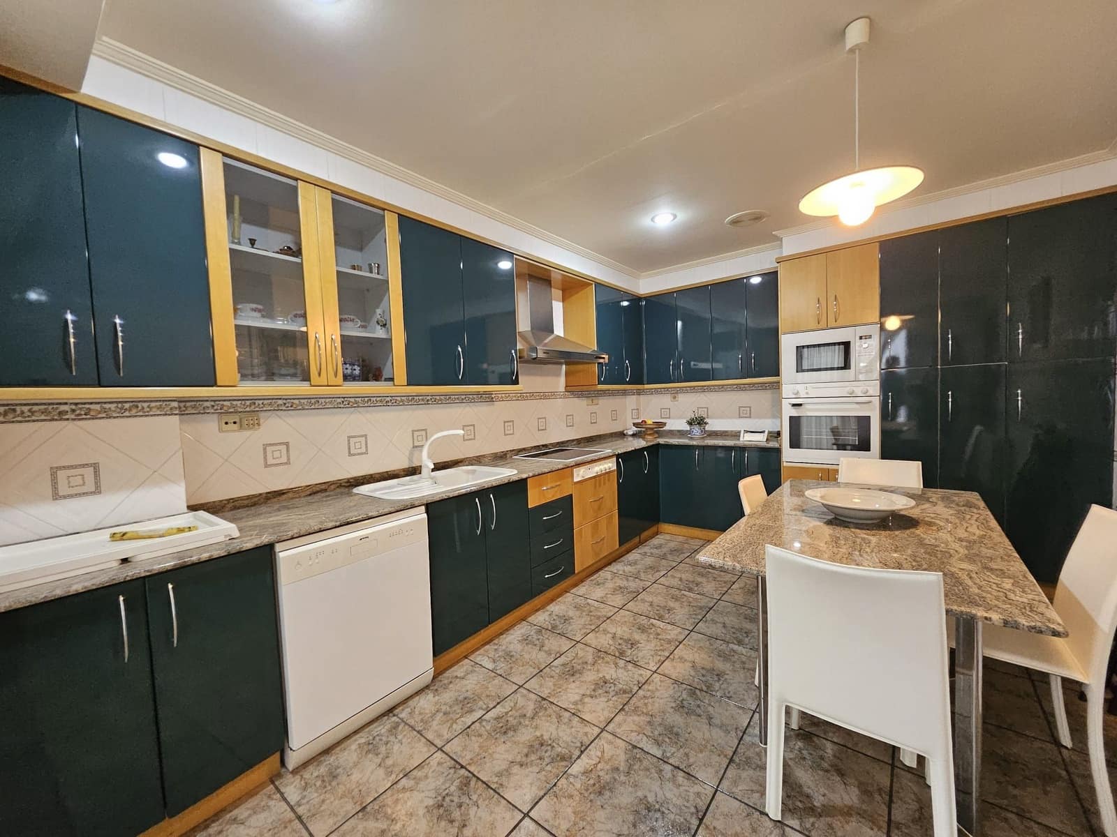 4 bedroom Villa for rent in Corbera with garage - € 1,500 (Ref: 9249431)
