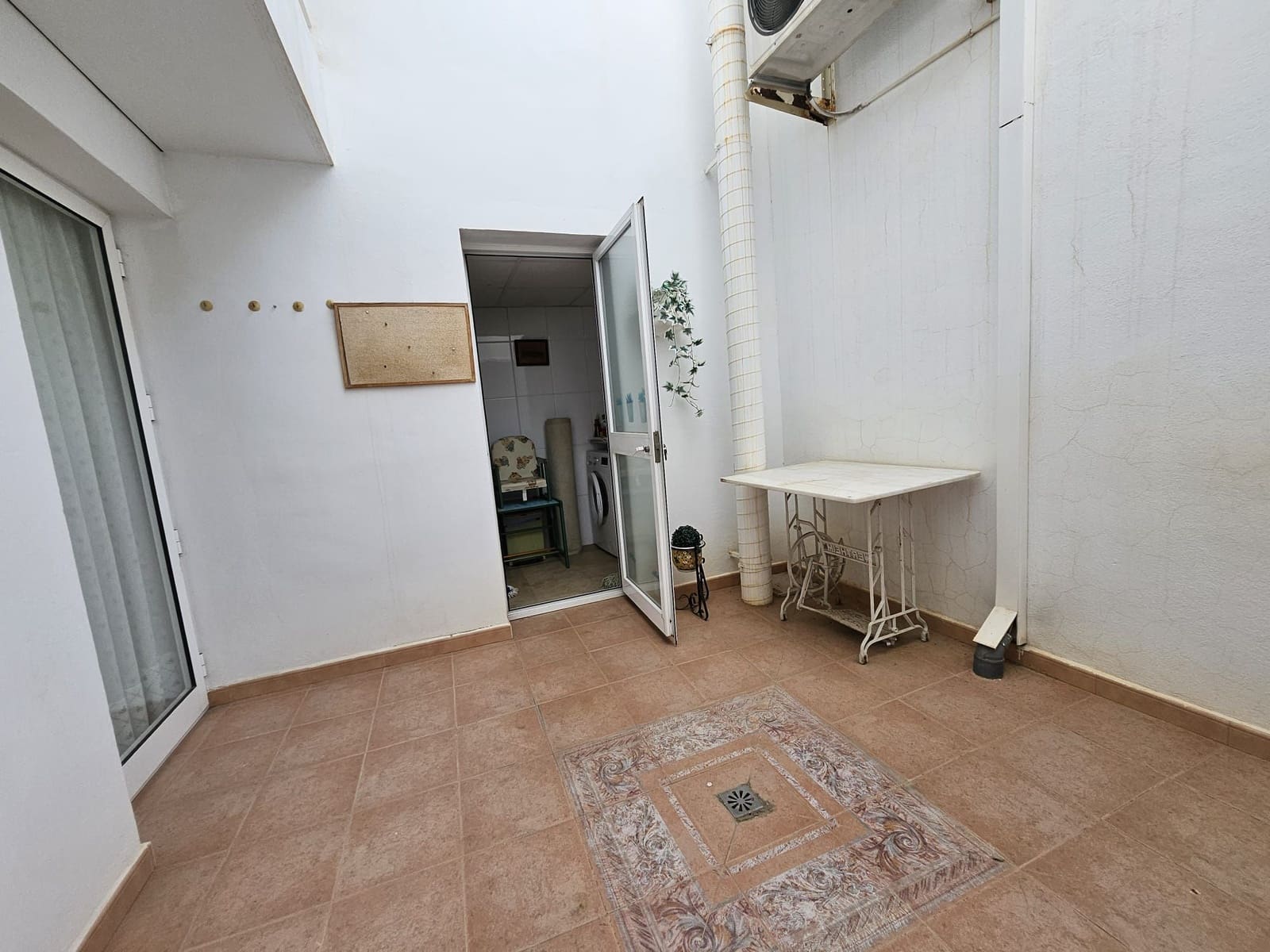 4 bedroom Villa for rent in Corbera with garage - € 1,500 (Ref: 9249431)