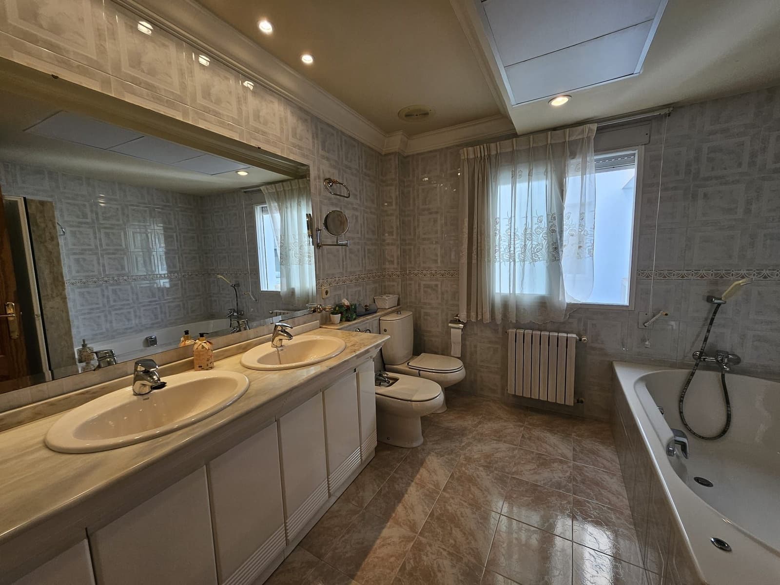 4 bedroom Villa for rent in Corbera with garage - € 1,500 (Ref: 9249431)