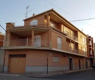 4 bedroom Villa for rent in Corbera with garage - € 1,500 (Ref: 9249431)
