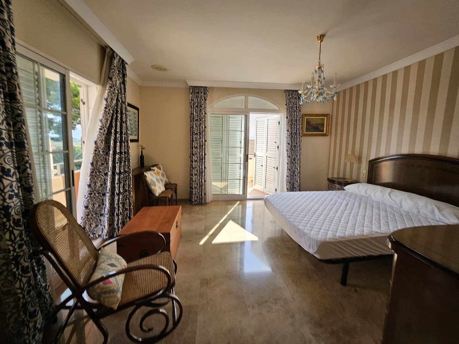 4 bedroom Villa for rent in Corbera with garage - € 1,500 (Ref: 9249431)