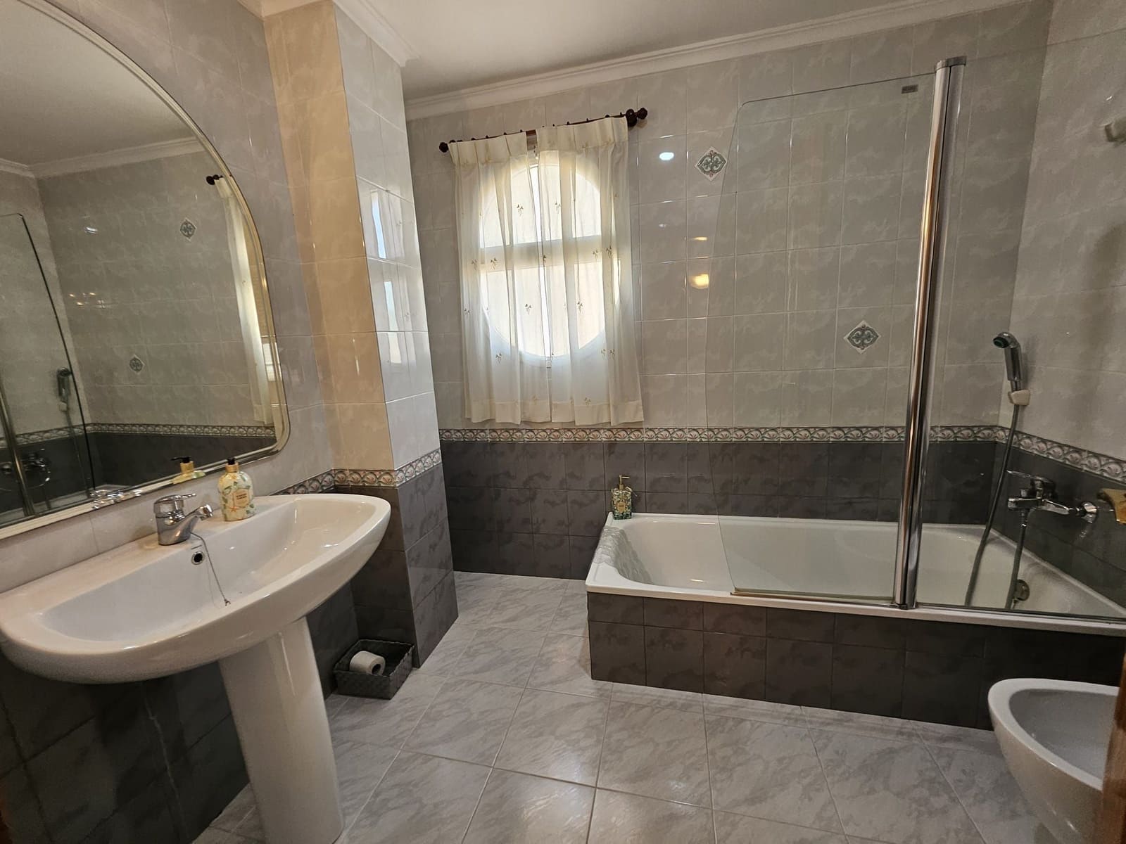 4 bedroom Villa for rent in Corbera with garage - € 1,500 (Ref: 9249431)