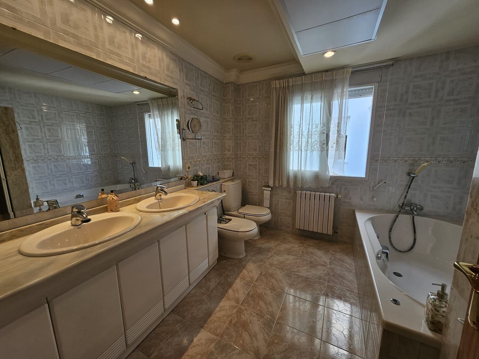 4 bedroom Villa for rent in Corbera with garage - € 1,500 (Ref: 9249431)