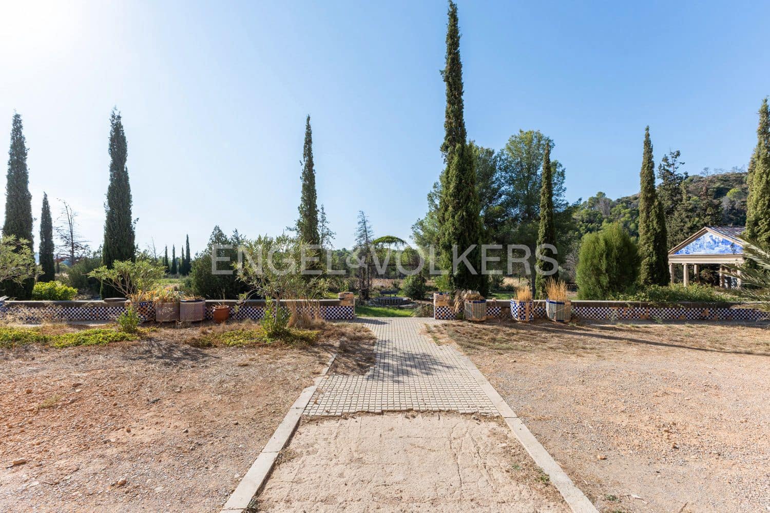 15 bedroom Finca/Country House for sale in Lliria with pool garage - € 1,680,000 (Ref: 9253854)